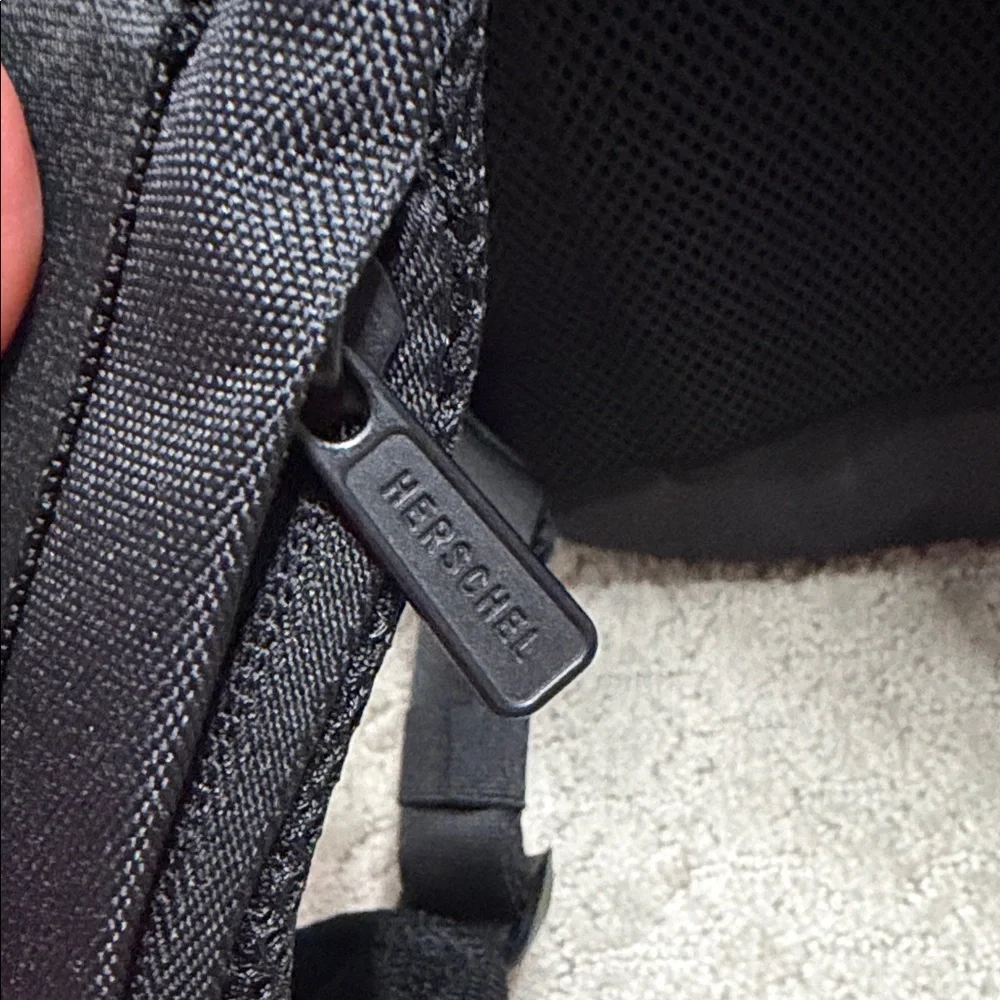 NWT Herschel Supply Co BH Travel Daypack Black 20L‎ Laptop Backpack 10888-00001